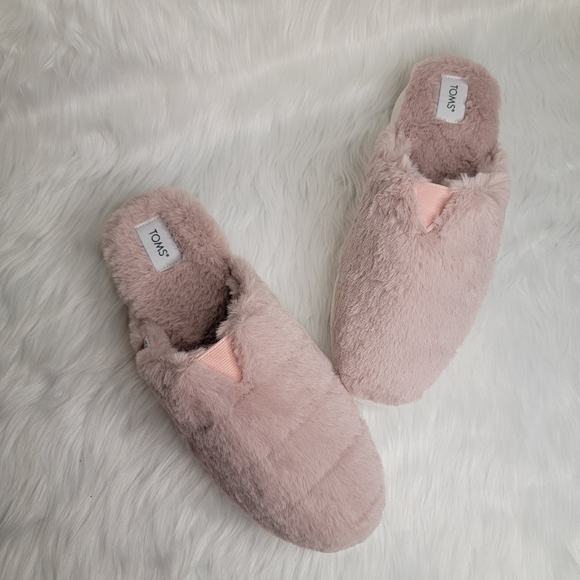 TOMS alpargata mule rose pink faux fur slippers. - Picture 5 of 11